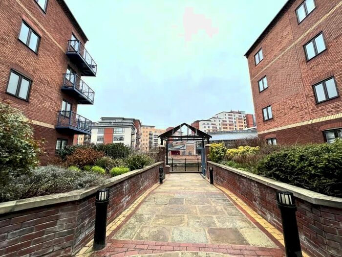 2 Bedroom Flat To Rent In Langtons Wharf, Leeds, LS2