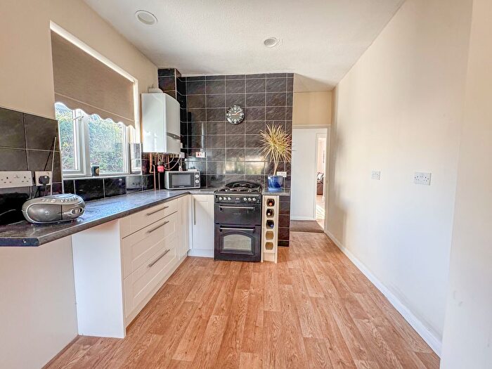 2 Bedroom Semi-Detached House For Sale In Aldermans Hill, Hockley, SS5
