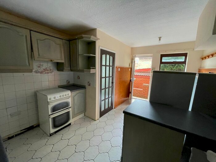 3 Bedroom End Of Terrace House To Rent In North Rd, East Dene Rotherham, S65