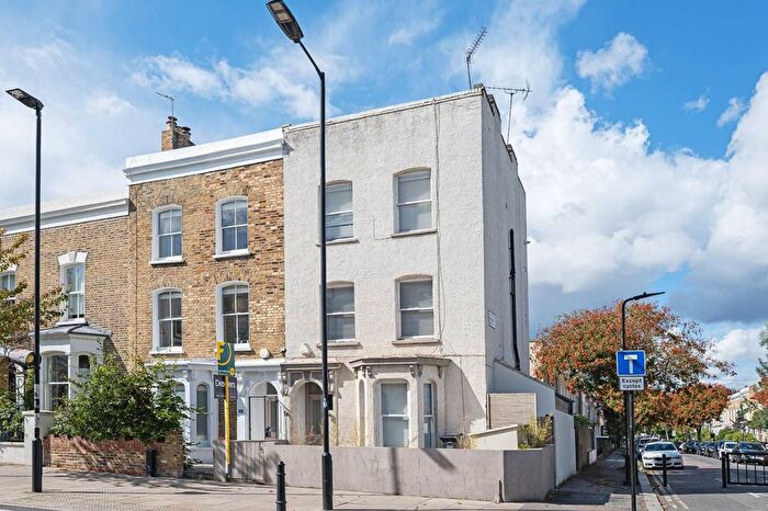 3 Bedroom Maisonette For Sale In Powerscroft Road, Lower Clapton, London, E5