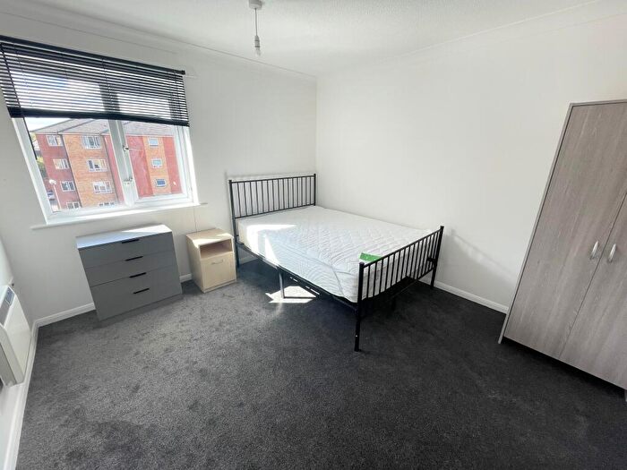 2 Bedroom Flat To Rent In Brook Court, Player Street, NG7