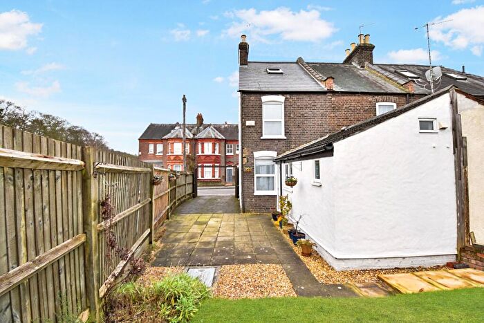3 Bedroom End Of Terrace House For Sale In Old Bedford Road, Luton, Bedfordshire, LU2