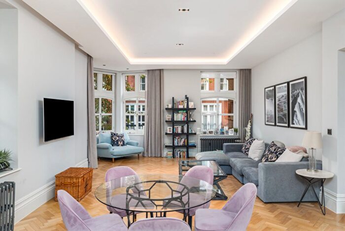 3 Bedroom Flat To Rent In Kensington, London, United Kingdom, W8
