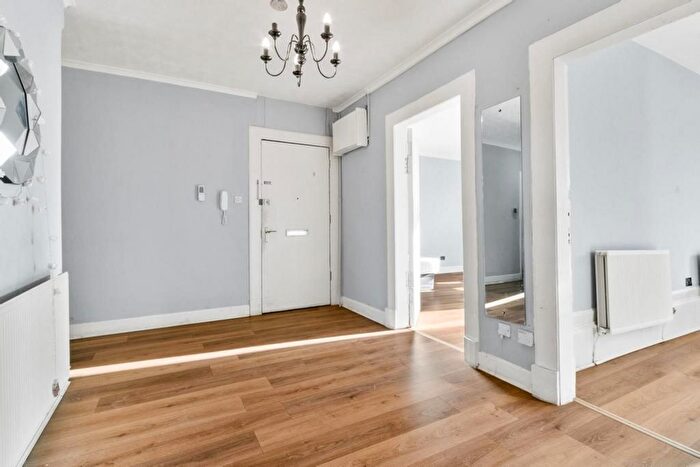 3 Bedroom Flat For Sale In Paisley Road West, Kinning Park, G51