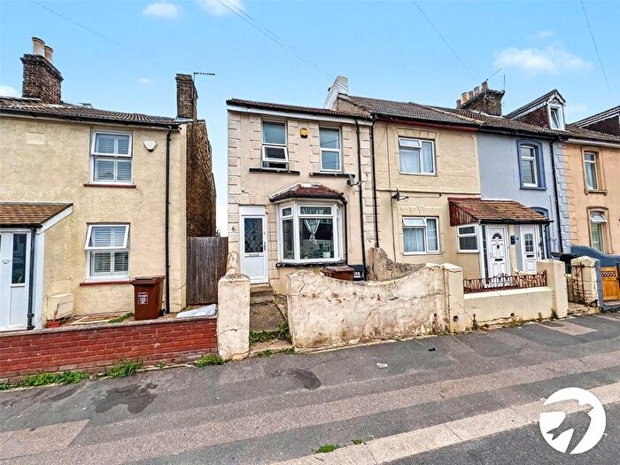 2 Bedroom End Of Terrace House To Rent In Trafalgar Street, Gillingham, Kent, ME7