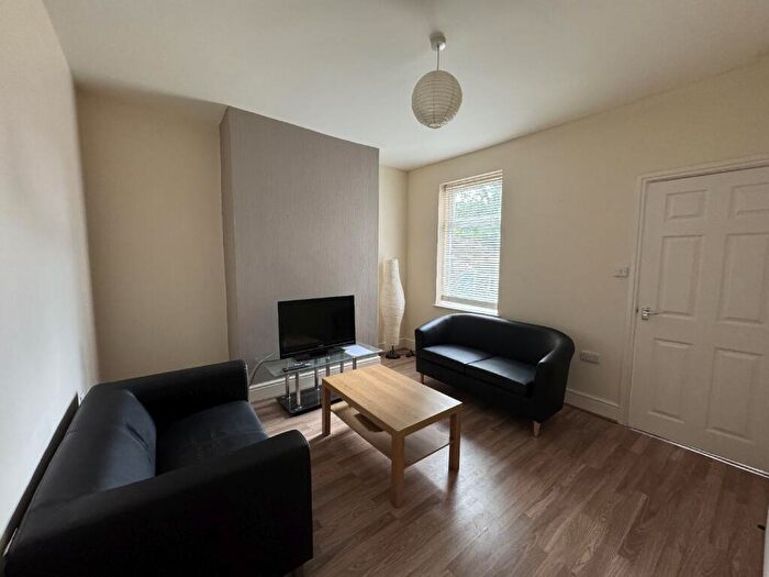 2 Bedroom House To Rent In Cromer Road, Anns, Nottingham, Nottinghamshire, NG3