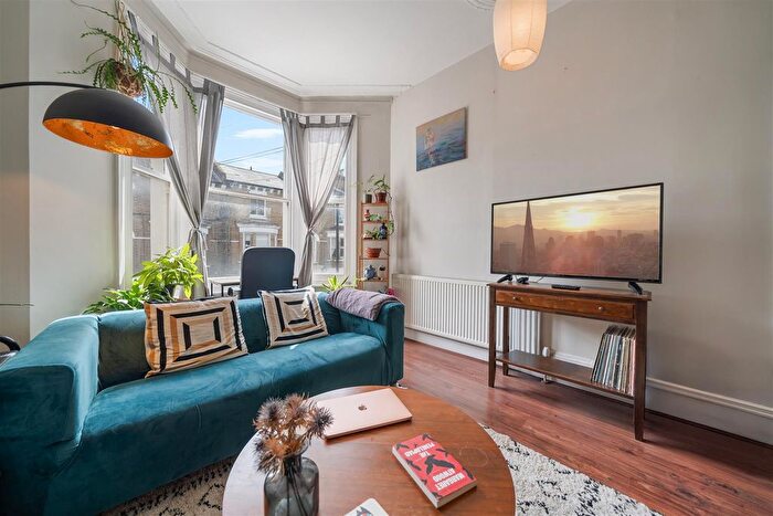 2 Bedroom Flat To Rent In Chantrey Road, London, SW9