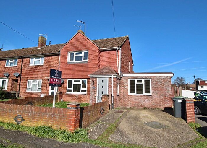 3 Bedroom End Of Terrace House For Sale In Bondfields Crescent, Leigh Park, PO9