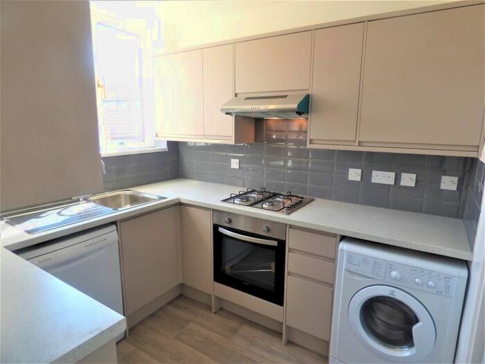 2 Bedroom Flat To Rent In Charwood, Leigham Court Road, London, SW16
