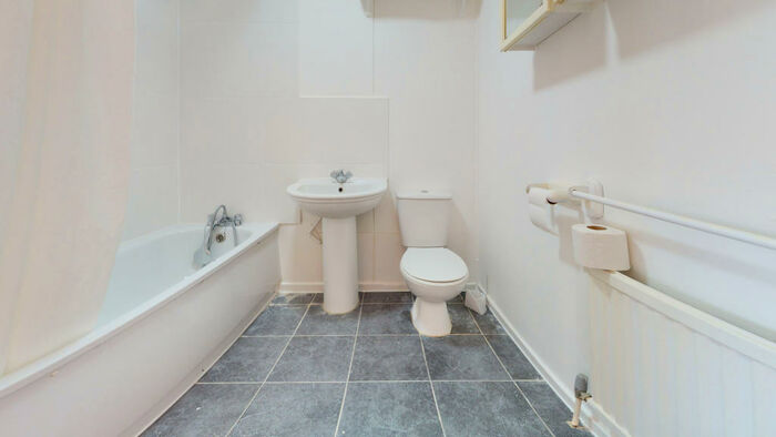 1 Bedroom Flat To Rent In Illingworth Close, Mitcham, Surrey, CR4