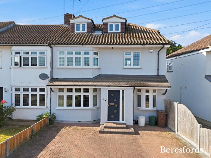 4 Bedroom End Of Terrace House For Sale In Stour Way, Upminster, RM14