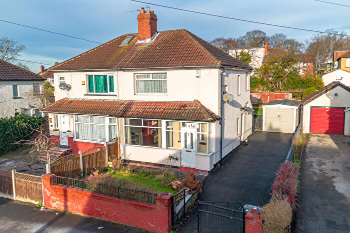 3 Bedroom Semi Detached House For Sale In Easterly Crescent, Leeds, LS8