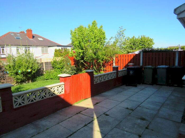 4 Bedroom Property To Rent In Poppleton Road, Tingley, Wakefield, WF3