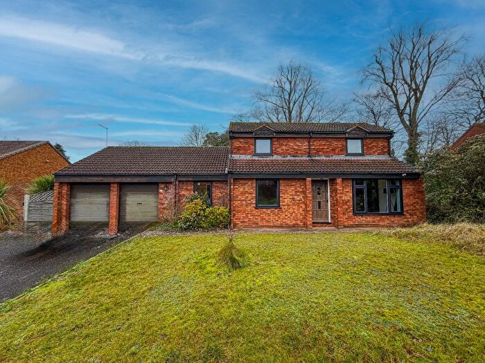 4 Bedroom Semi Detached House To Rent In Grove Drive, Taunton, TA2