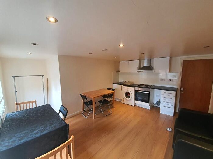 3 Bedroom Flat To Rent In High Road, Tottenham, N17