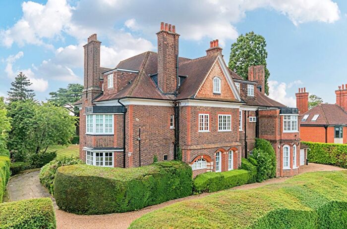 2 Bedroom Flat For Sale In Wilderness Road, Chislehurst, Kent, BR7