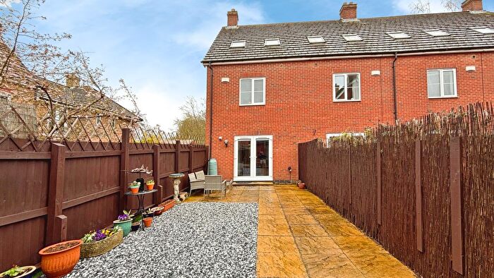 3 Bedroom End Of Terrace House For Sale In Muirfield Close, Lincoln, LN6
