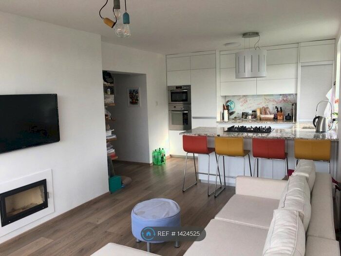 2 Bedroom Flat To Rent In Godfrey Road, London, SE18