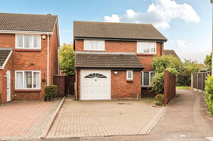 4 Bedroom Detached House For Sale In Buckfast Avenue, Bedford, MK41