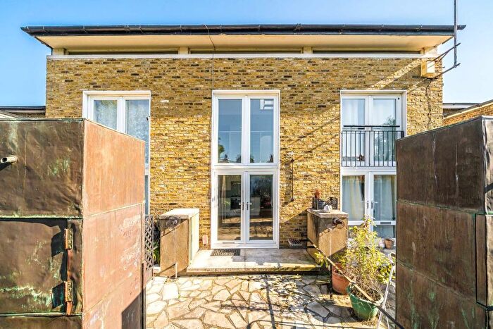 1 Bedroom Flat To Rent In Sheendale Road, Richmond, TW9