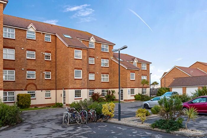 2 Bedroom Flat For Sale In Anchor Close, Shoreham-By-Sea, BN43