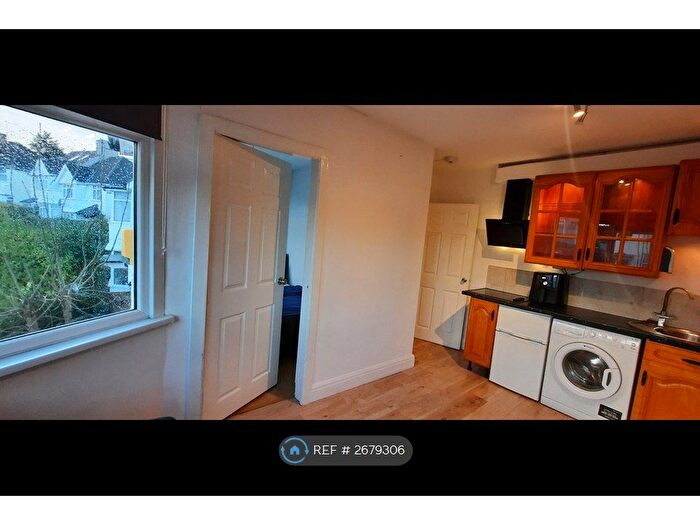 Studio To Rent In The Ridgeway, London, NW9