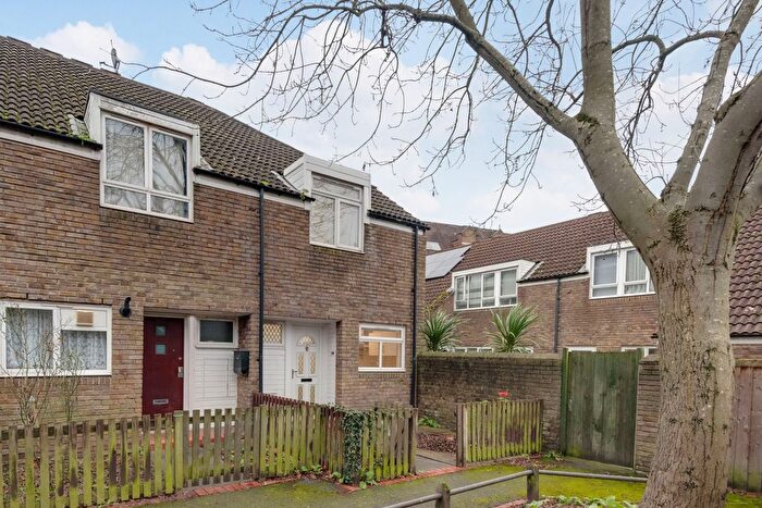 2 Bedroom End Of Terrace House To Rent In Mccall Close, London, SW4