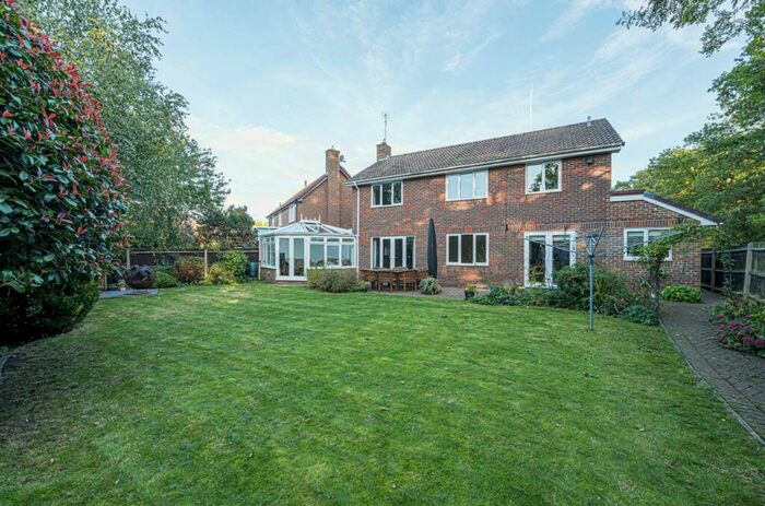 4 Bedroom Detached House To Rent In Savory Walk, Binfield, RG42