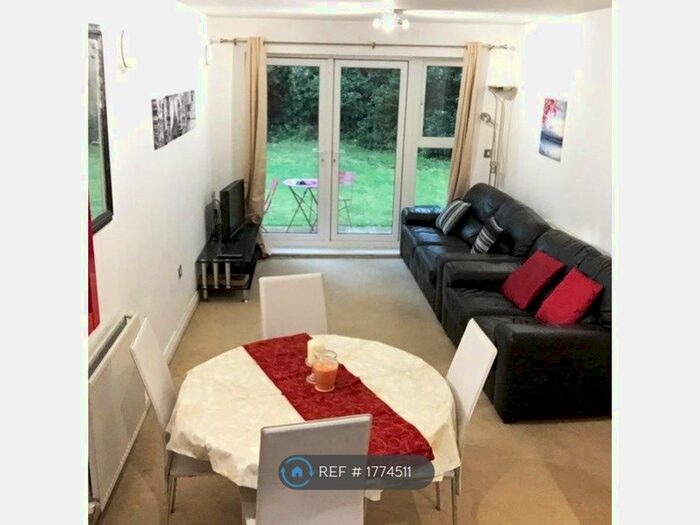 2 Bedroom Flat To Rent In Smoothfield Court, Hounslow, TW3