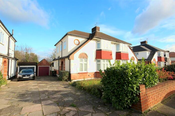 3 Bedroom Property To Rent In Onslow Gardens, London, N21