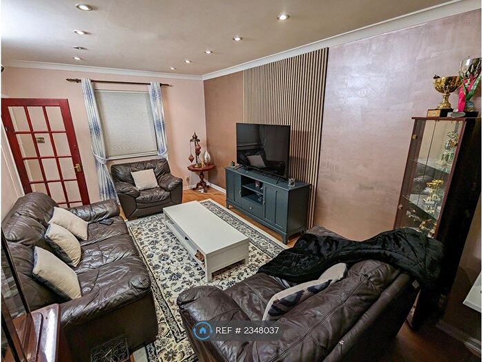 3 Bedroom Semi-Detached House To Rent In North Avenue, London, UB1