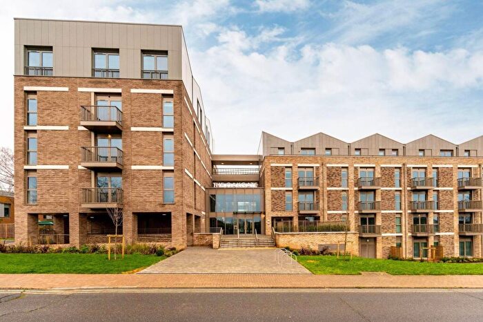 3 Bedroom Flat To Rent In The Oakgate, Leatherhead, KT22