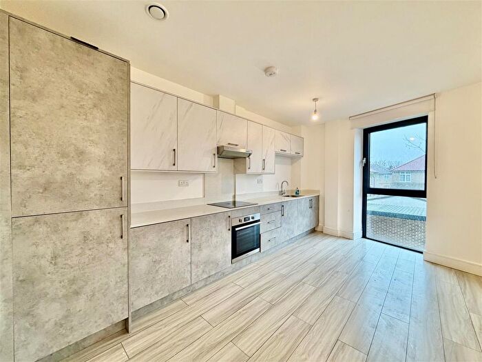 2 Bedroom Flat To Rent In Meadow House, Staines Road, Hounslow, TW4