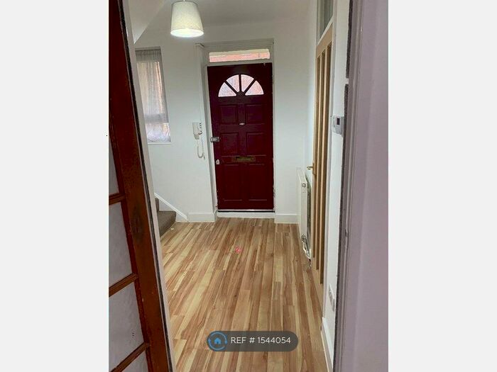 3 Bedroom Maisonette To Rent In Paragon Road, London, E9