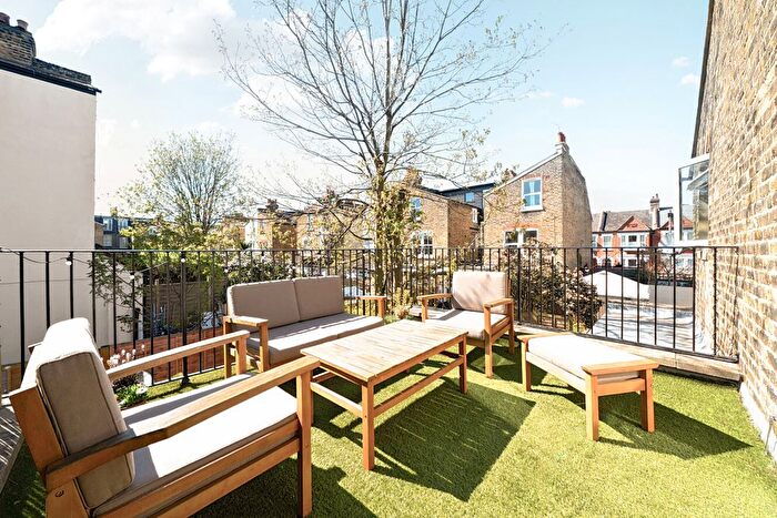 2 Bedroom Flat For Sale In Mount Ephraim Road, Streatham, London, SW16