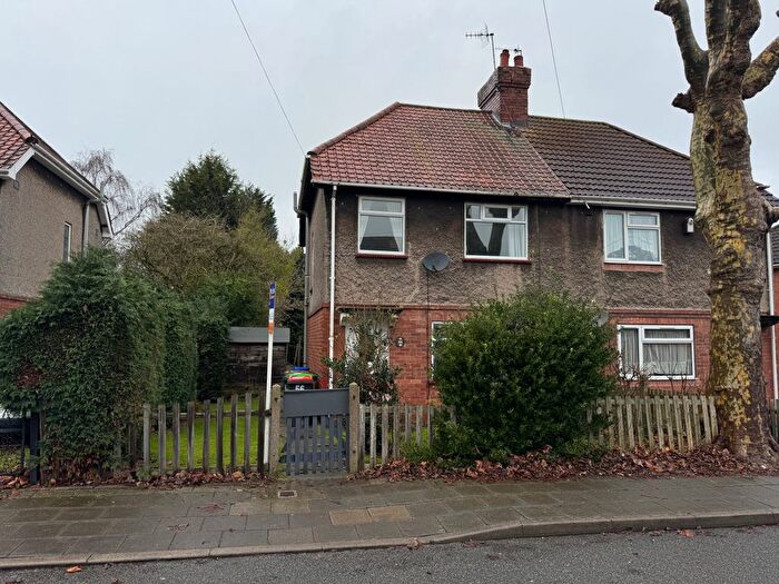 3 Bedroom Semi Detached House To Rent In Croft Avenue, Hucknall, NG15