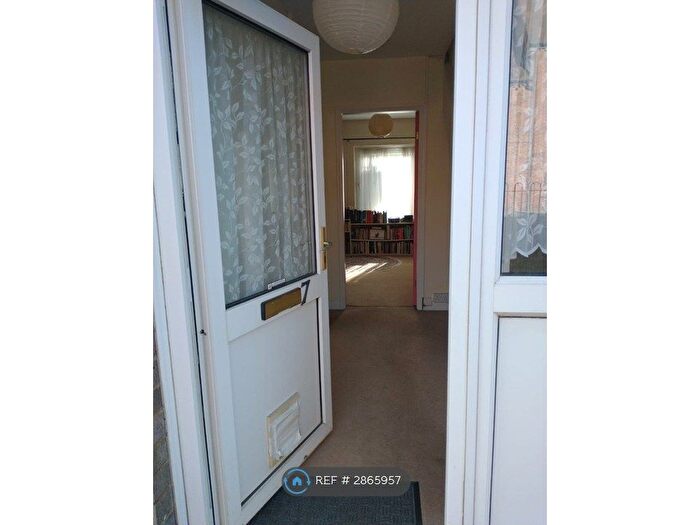 2 Bedroom Maisonette To Rent In Huby Court, York, YO1