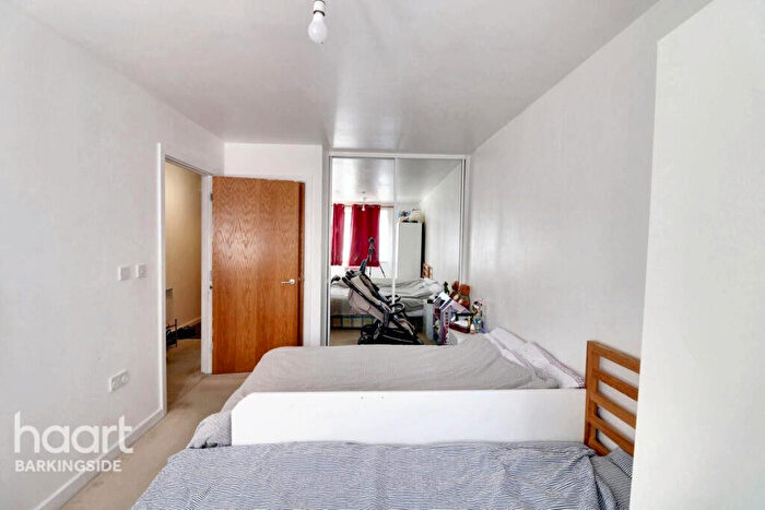 1 Bedroom Apartment For Sale In Monarch Way, Newbury Park, IG2