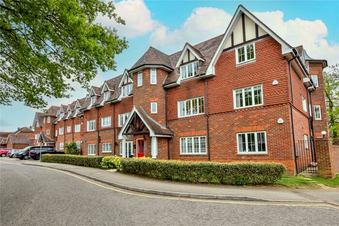 3 Bedroom Apartment To Rent In Oakfield Close, Amersham, Buckinghamshire, HP6