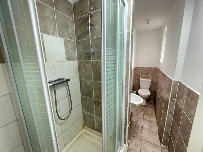 6 Bedroom Semi-Detached House To Rent In Priory Avenue, High Wycombe, HP13