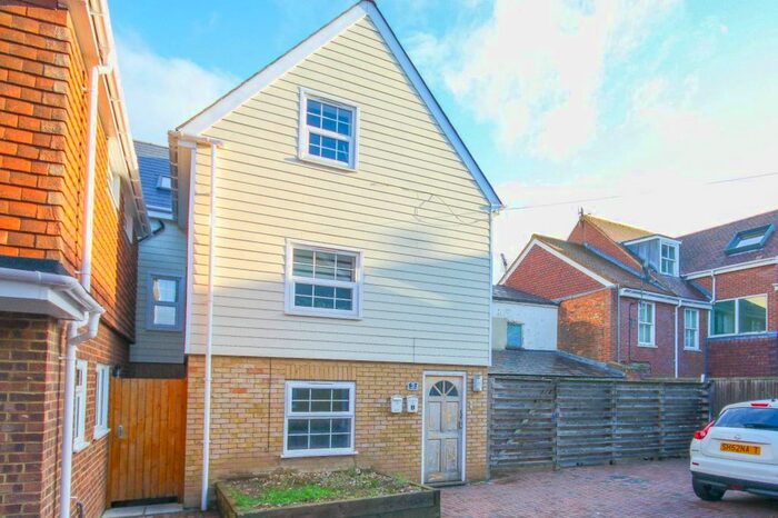 2 Bedroom Flat To Rent In Gilbert Court, Fairview Road, Sittingbourne, ME10