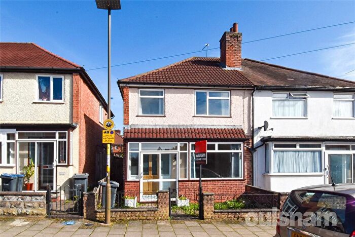 3 Bedroom Semi Detached House For Sale In Milner Road, Selly Park, Birmingham, West Midlands, B29
