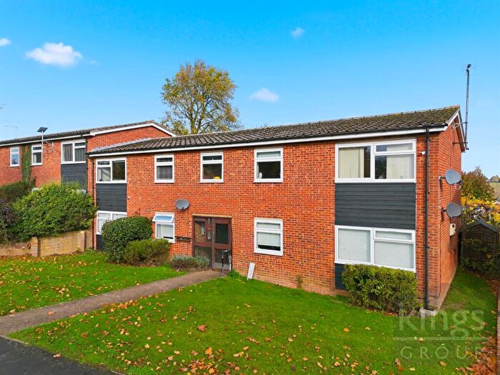 2 Bedroom Flat For Sale In Kingham Road, Wareside, SG12