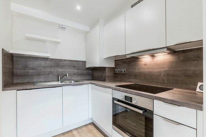 Studio To Rent In Trout Road, Yiewsley, West Drayton, UB7