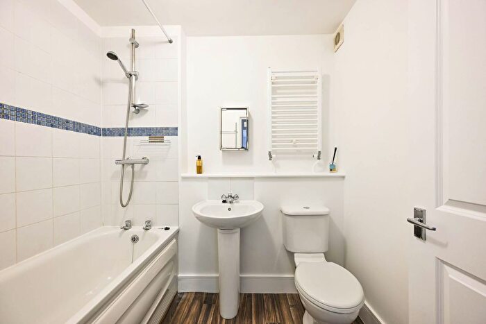1 Bedroom Flat To Rent In Robinson Road London, Colliers Wood, SW17