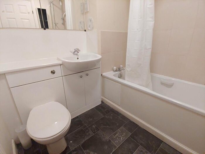 2 Bedroom Flat To Rent In Duff Street, Dalry, Edinburgh, EH11