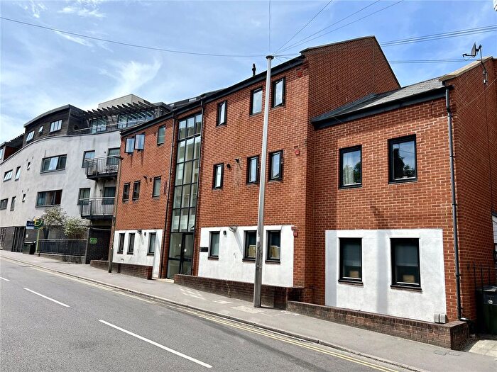 1 Bedroom Flat For Sale In Walnut Tree Close, Guildford, Surrey, GU1