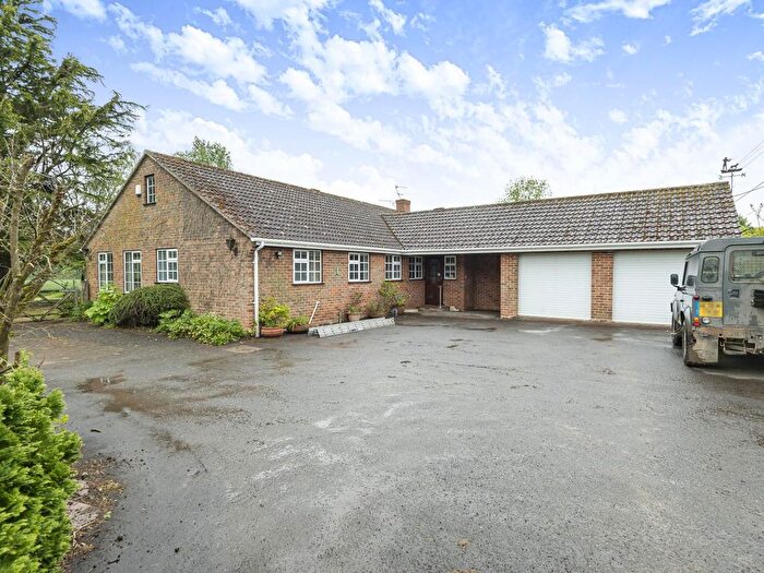3 Bedroom Detached Bungalow To Rent In Cranborne Road, Furzehill, Wimborne, BH21