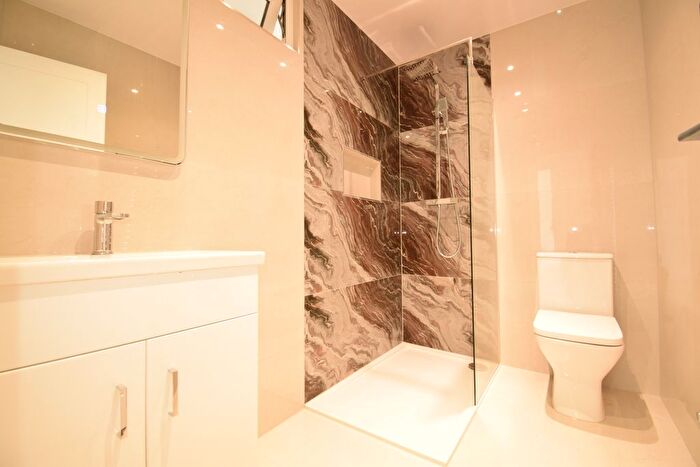 4 Bedroom Flat To Rent In Buckingham Gardens, Thornton Heath, CR7