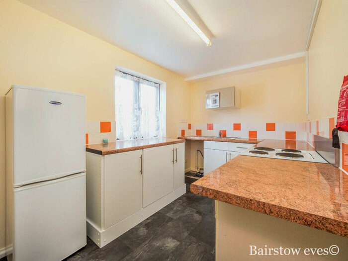 2 Bedroom Flat To Rent In Maple Court Chadwell Heath, RM8